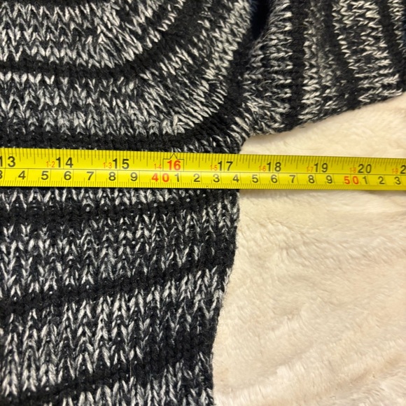 Ashley By 26 International Black and Gray V-Neck Sweater - Picture 11 of 14